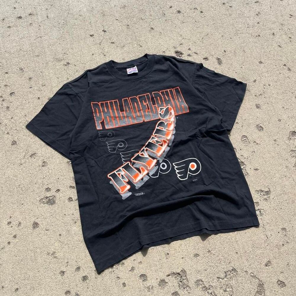 Vintage Trench Philadelphia Flyers NHL Hockey Graphic Tee Shirt